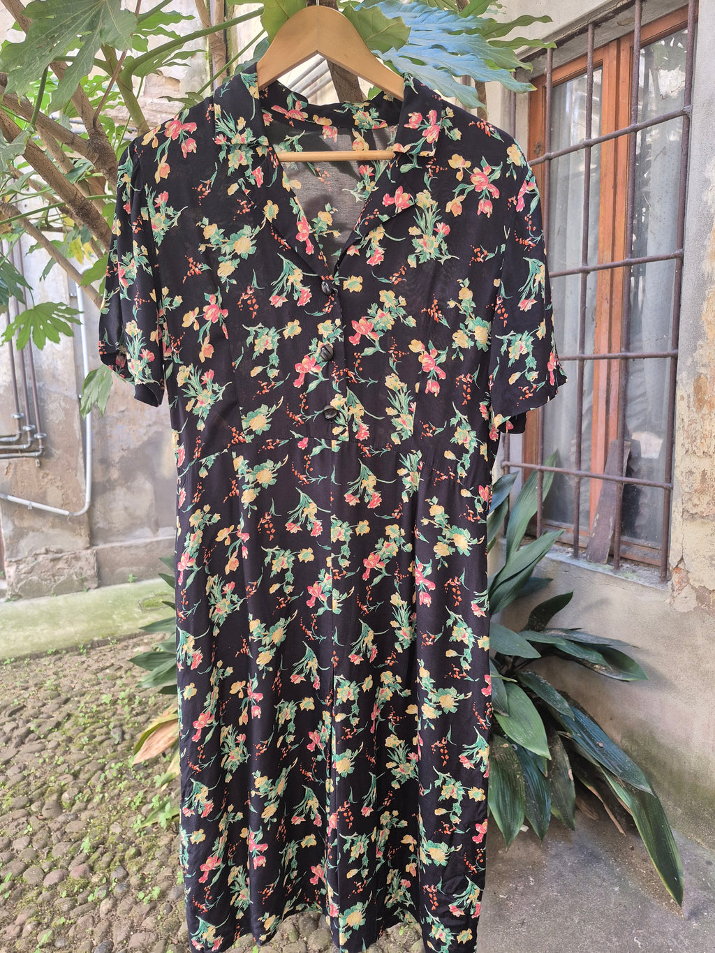 Vestito Vintage a Fiori con Bottoni e Colletto
