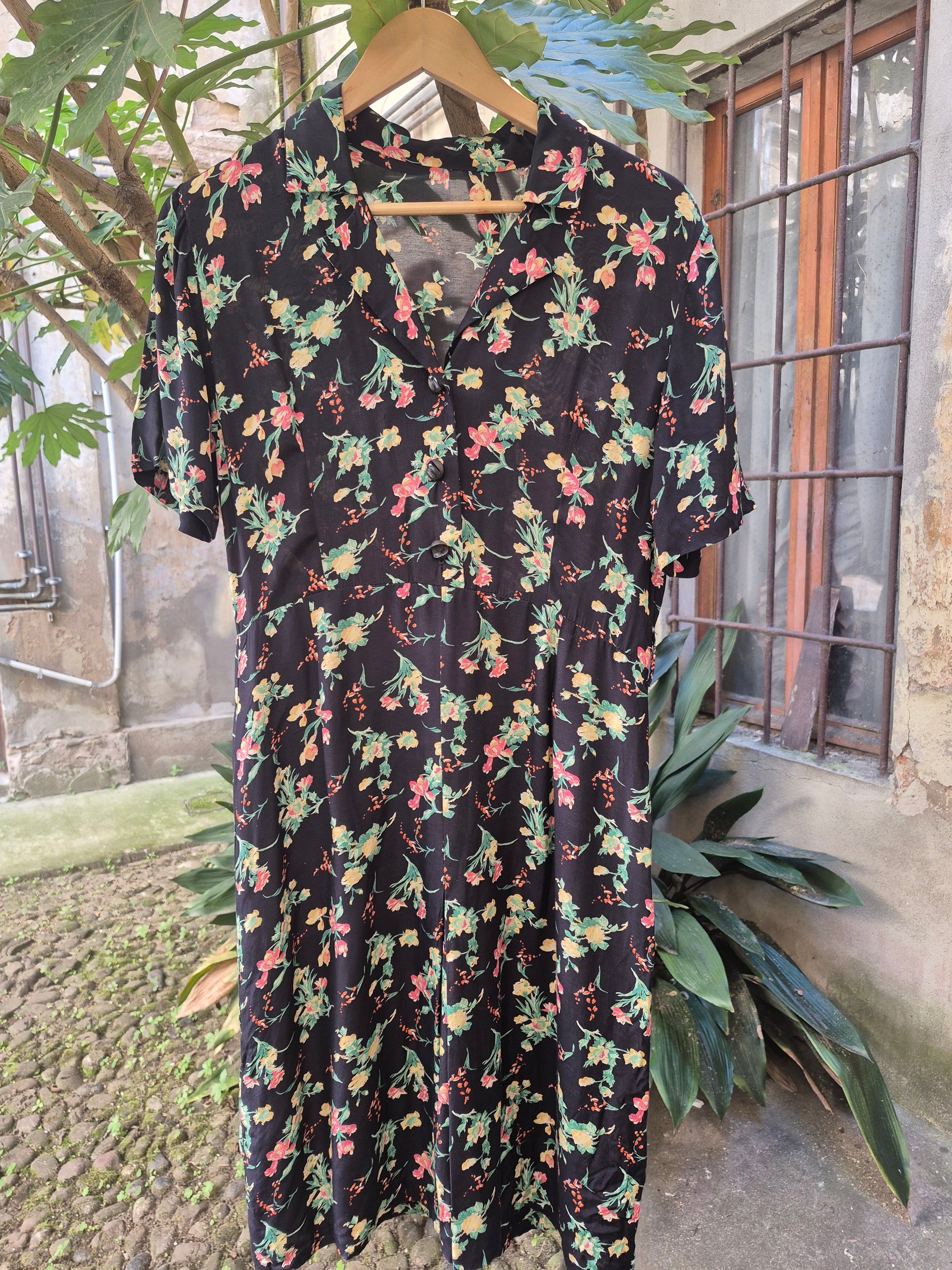 Vestito Vintage a Fiori con Bottoni e Colletto