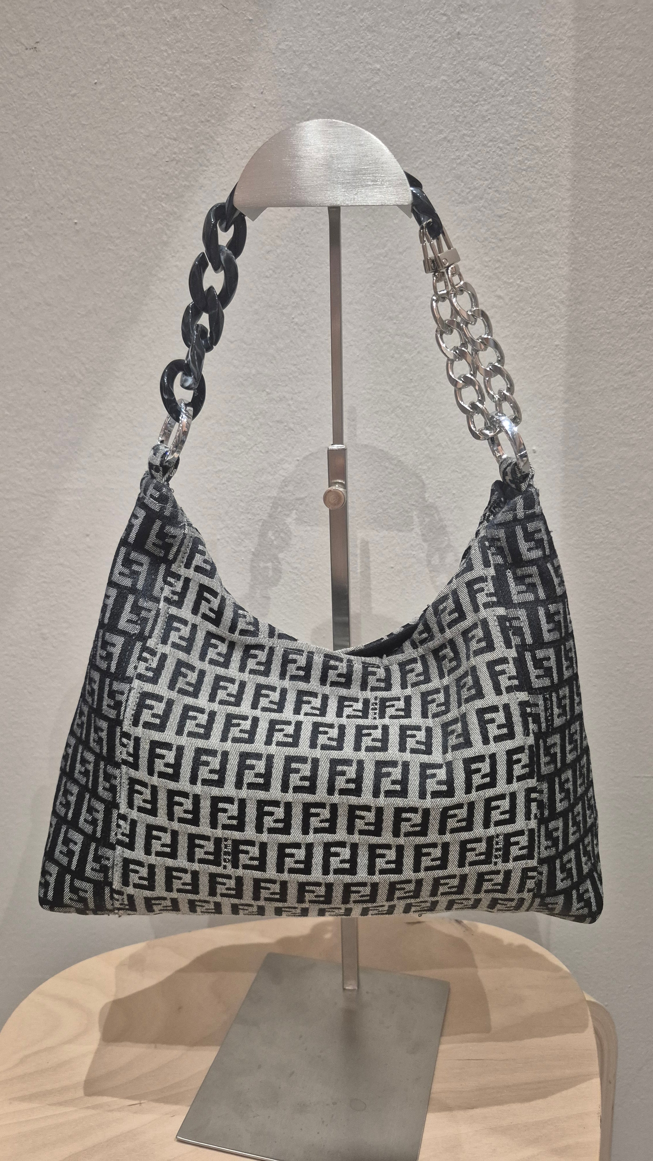 Artigianale tessuto Fendi